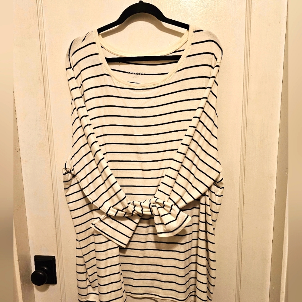 White and black strip long sleeve shirt